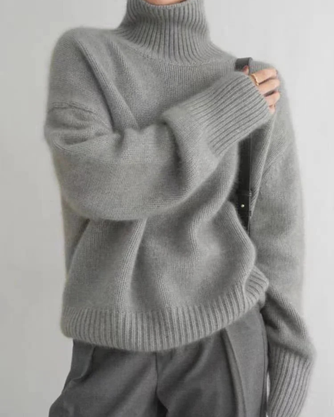 Iris | Winter-Ready Cashmere Turtleneck Sweater