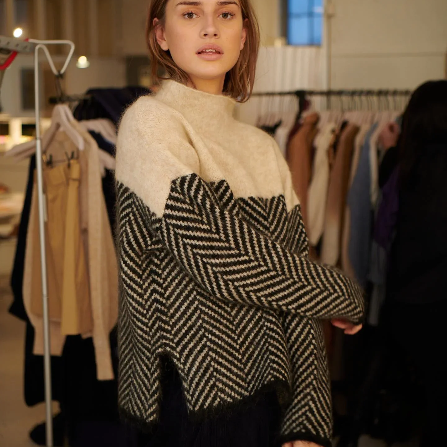 Women’s Oversized Knit Sweater - Geometric Pattern Pullover