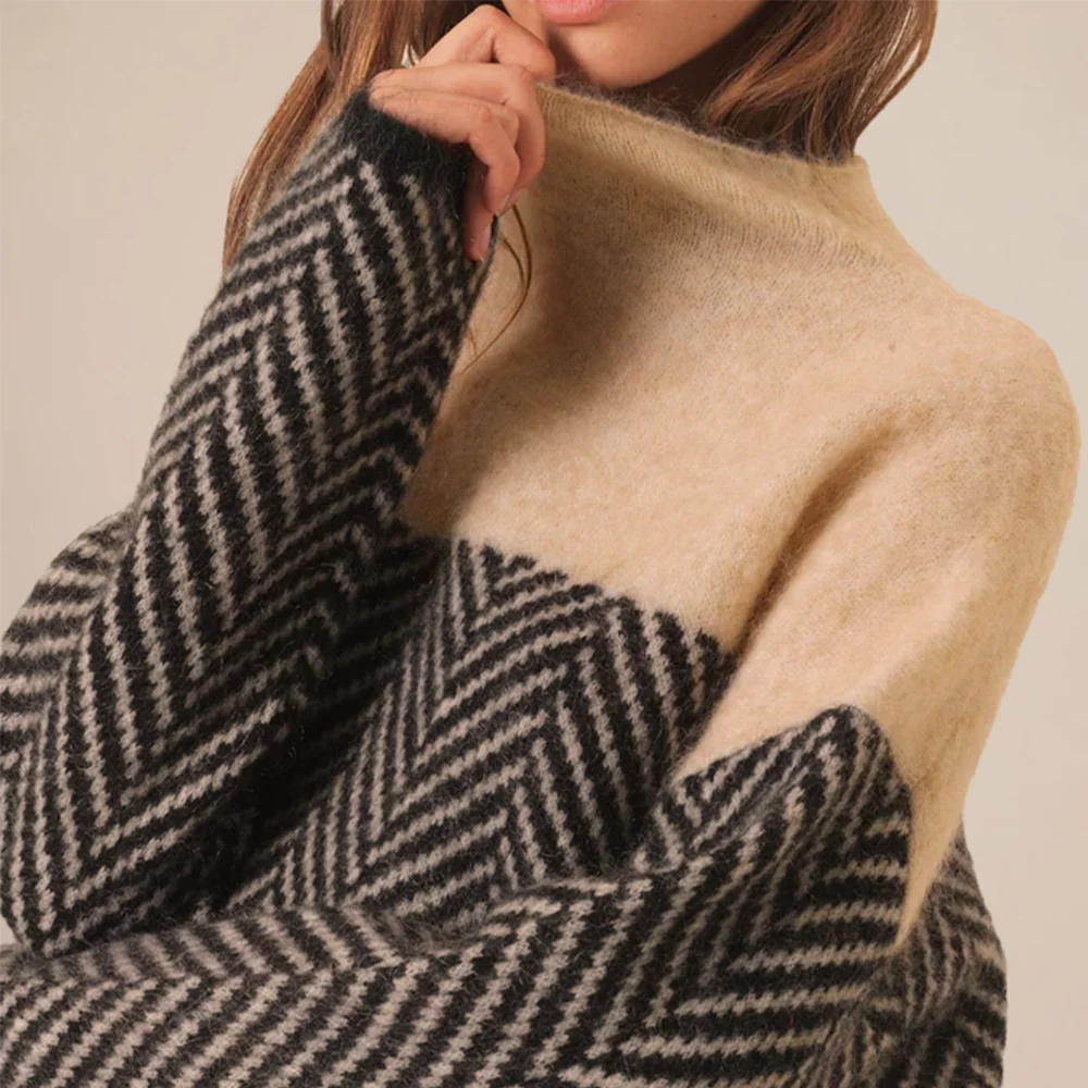 Women’s Oversized Knit Sweater - Geometric Pattern Pullover